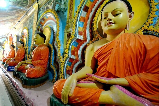 03 Days Highlights Of Sigiriya, Kandy, Nuwara Eliya , Ella & Udawalawe - Day 2: Temple of the Sacred Tooth Relic and the Kandy Viewpoint