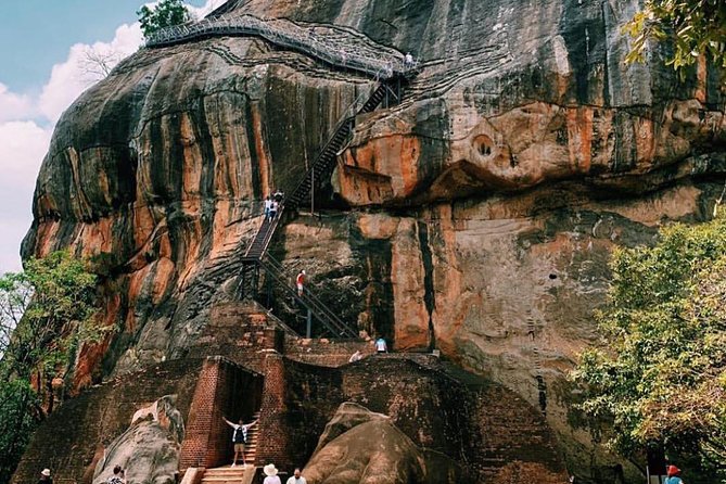 05 Days Glimpse Of Sri Lanka - Minneriya Safari and the Great Elephant Gathering Season