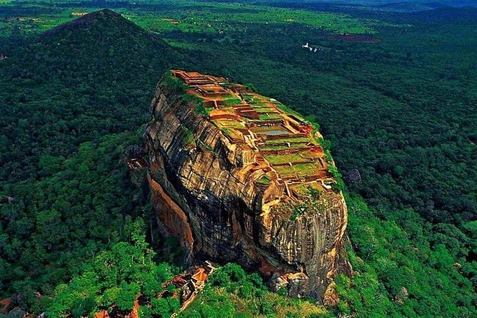 08 Nights in Magical Sri Lanka - Day 5: Temple of the Sacred Tooth, Kandy Lake walks, and gardens