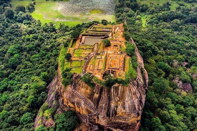 12 Days; Grand Adventure Tour Sri Lanka - The Nanu Oya to Ella train ride: the sentimental highlight day