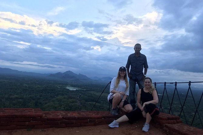 14 Days Sri Lanka ALL in One Classic Tour - Kandy: Sacred Tooth Relic and Garden Breaks