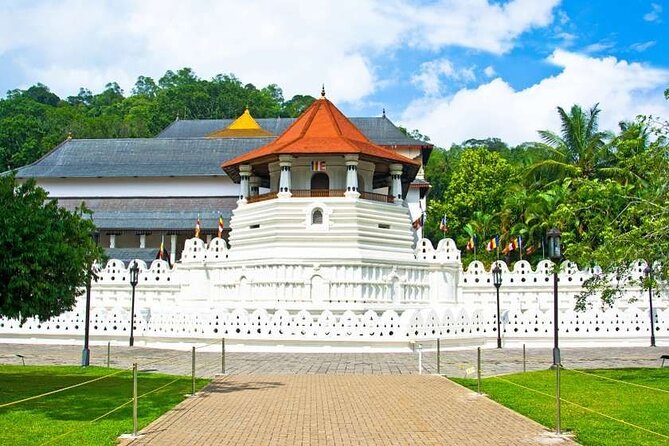 14 Days Tour in Sri Lanka - Fortnight Expedition with Luxury Hotels - Polonnaruwa’s Vatadage: a calmer kind of grand