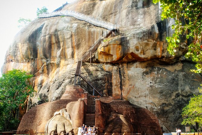 15-Day Tour in Sri Lanka with Private Driver - Anuradhapura and Mihintale: ancient ruins with room to move