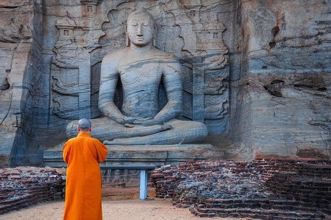 5 Days Sri Lanka Tour package - Day 2: Peradeniya orchids, Damro tea tasting, then Nuwara Eliya city stops