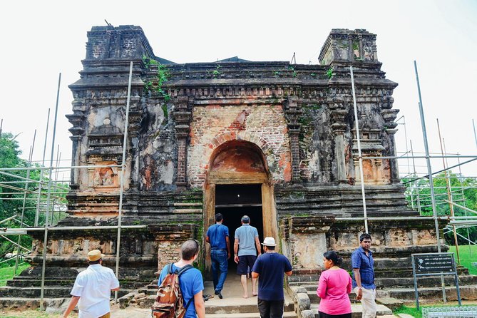 7-Day Culture and Heritage tour of Sri Lanka - The Three-Temple Loop and the Sacred Tooth Relic in Kandy