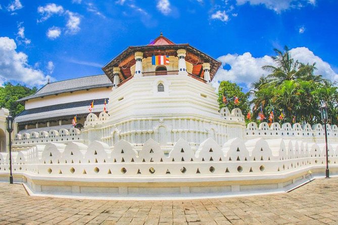 8-Day Private Ramayana Trail Tour from Colombo - Kandy and the Temple of the Tooth Relic: where the epic meets Sri Lankan devotion