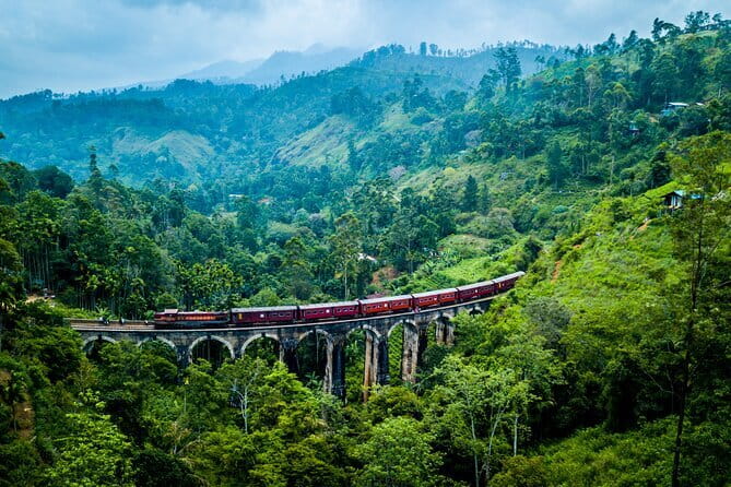 8 Days/ 7 Nights - Sri Lanka’s Culture Wildlife and Beaches - Day 5: Nine Arches Bridge, Rawana Falls, Little Adam’s Peak, and a peaceful monastery