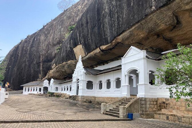 8-days Culture Triangle Tour - Day 4: Dambulla Caves, Temple of the Sacred Tooth, and Kandyan Cultural Centre