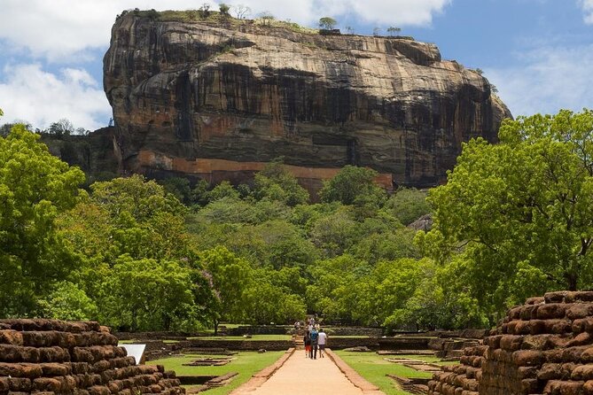 All-inclusive Sigiriya, Dambulla and Wildlife Safari from Colombo - A Full-Day Sigiriya and Dambulla Drive from Colombo
