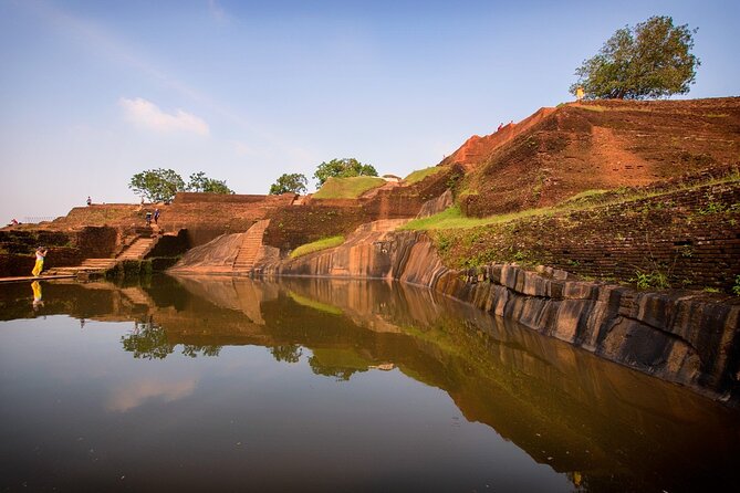 All-inclusive Sigiriya, Dambulla and Wildlife Safari from Colombo - Golden Temple of Dambulla: Cave Art and a 22-Century Pilgrimage