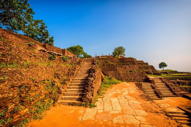 All-inclusive Sigiriya, Dambulla and Wildlife Safari from Colombo - Oakray Woodcarvings: Traditional Pigments and Carving Techniques