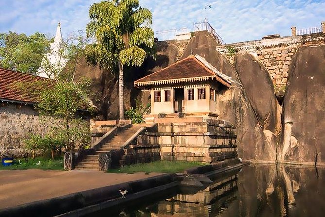 Anuradhapura: 14 Ancient City Sites Tuk Tuk Tour - Stop 4: Sri Maha Boodhi Temple and the 2,300-Year-Old Fig