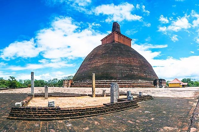 Anuradhapura: 14 Ancient City Sites Tuk Tuk Tour - Stop 5: Ruwanwelisaya and the Giant Sacred Stupa Moment