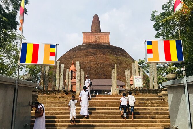 Anuradhapura ancient city tour with Travandgo tours - Kuttam Pokuna (Twin Baths): why the engineering matters