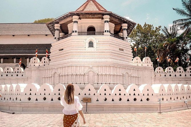 Chic Island | 10 Days Tour - Kandy’s Sacred Tooth, botanic gardens, and the Kandyan culture show