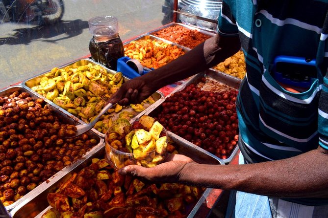 City Tour in Colombo - St Anthony’s Shrine and Jami Ul-Alfar Mosque: faith sites in a single afternoon