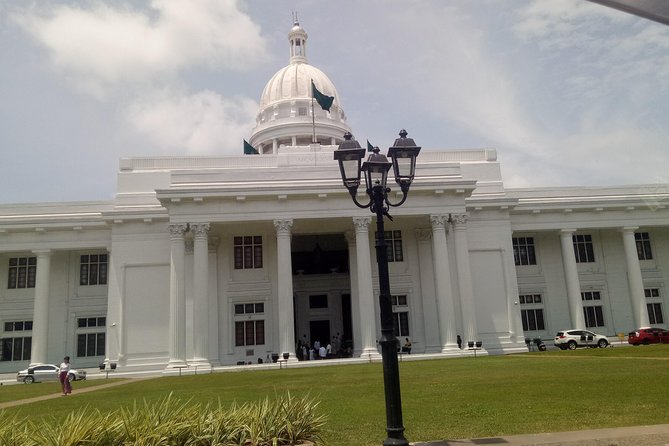 Colombo City Day Tour - Seema Malakaya Temple by Beira Lake: Meditation With a View