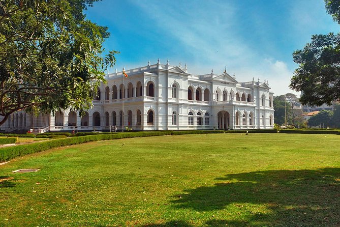Colombo City Drive by Bookingmart Holidays Pvt Ltd - Optional Views: Galle Face and Viharamadevi Park