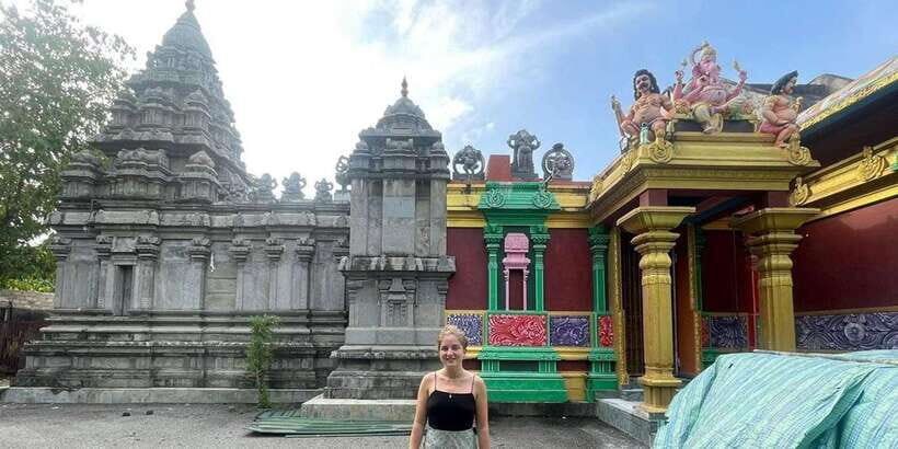 Colombo: City Highlights Guided Private Tour by Tuk Tuk - Independence Square and Galle Face Green: ocean air after the market
