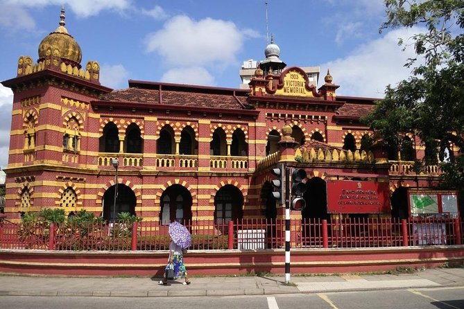 Colombo City Tour by Car – Private & All-Inclusive - Temples in Maradana and Captain’s Garden: history you can see with your own eyes