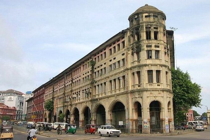 Colombo City Tour by Car – Private & All-Inclusive - The Red Mosque in Pettah plus Kayman’s Gate: seeing the city’s layers