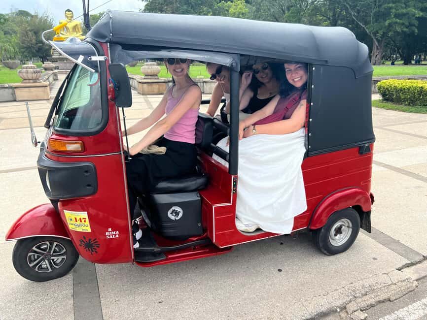 Colombo City Tour by Tuk Tuk Experience - All Inclusive - Pettah Market and the street-life loop: Keyman Gate and Old Town pulse