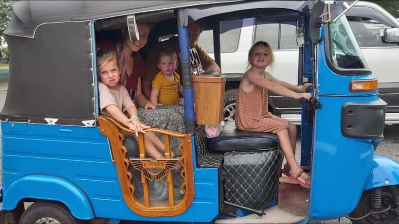 Colombo City Tour by Tuk Tuk with Lunch/Dinner-All Inclusive - Port City Beach: a modern pause on the route