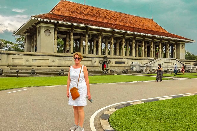 Colombo City Tour from Colombo Seaport - Independence Square to Nelum Pokuna Theatre: identity in stone and steel