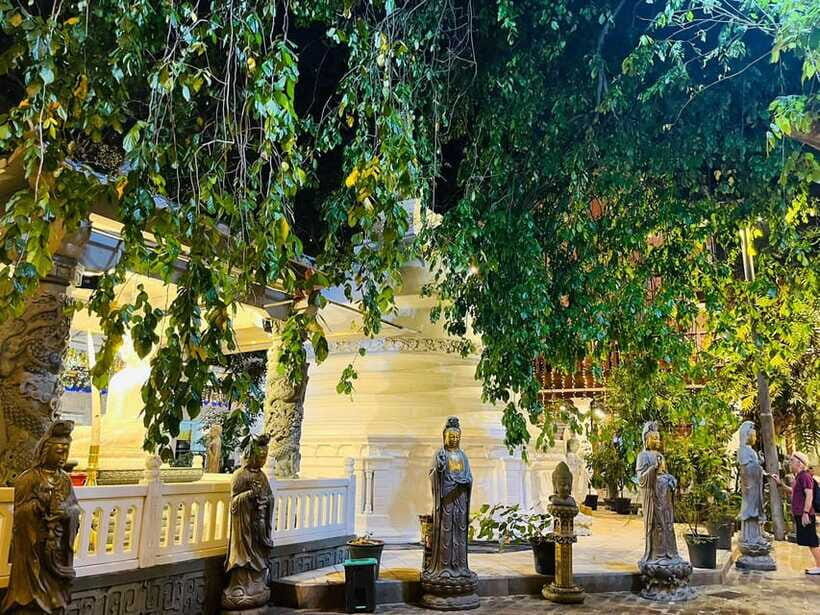 Colombo City Tour with Entry Tickets & Hotel Pickup - Colonial Colombo touches: Dutch Hospital, Dutch photos, and a Lotus Tower moment