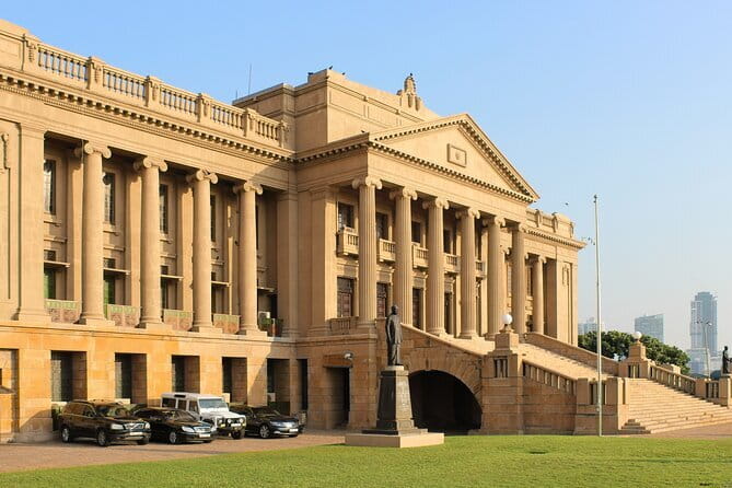 Colombo City Tuk Tuk Safari - Stop-by-stop: from Galle Face Green to temple time at Gangaramaya