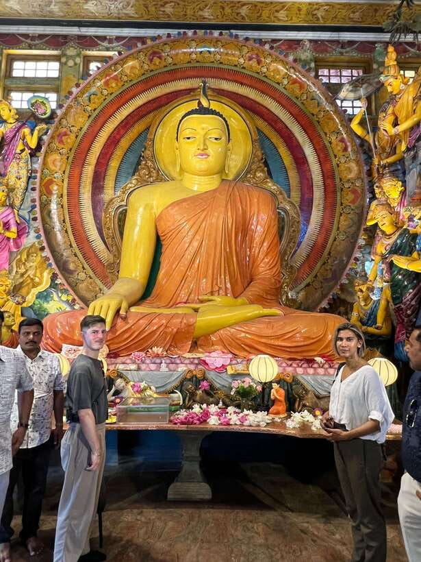 Colombo Guided City Tour by Tuk Tuk - All-Inclusive - Red Mosque: the striking color stop