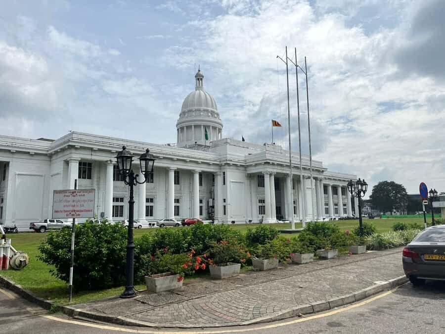 Colombo: Guided City Tour with Entry Tickets - Hotel Pickup, Air-Conditioned Comfort, and Your Chauffeur