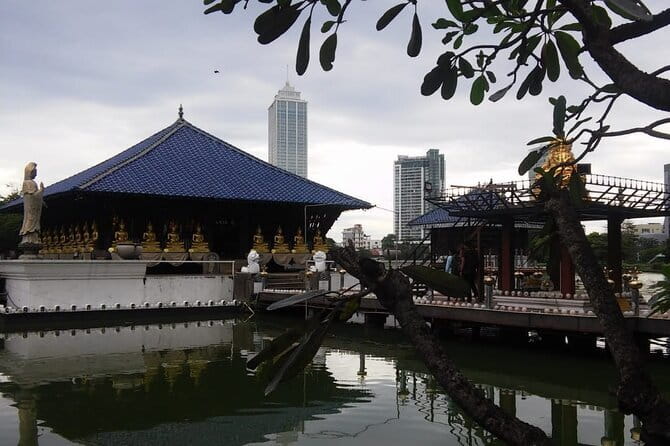 Colombo Half-Day City Tour - One Galle Face and Galle Face Green: A Short Coastal Reset