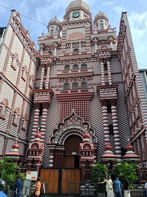 Colombo Heritage &Culture City Tour by Tuk Tuk ALL INCLUSIVE - Sri Kailawasanathan Swami Hindu Temple: Dravidian detail and live ritual scenes