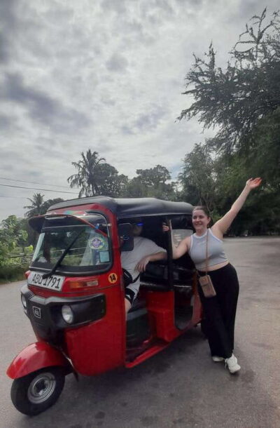 Colombo: Local Guide with Colombo City Tour by Tuk Tuk - Hotel Pickup and the Easy Start at Gangaramaya Temple
