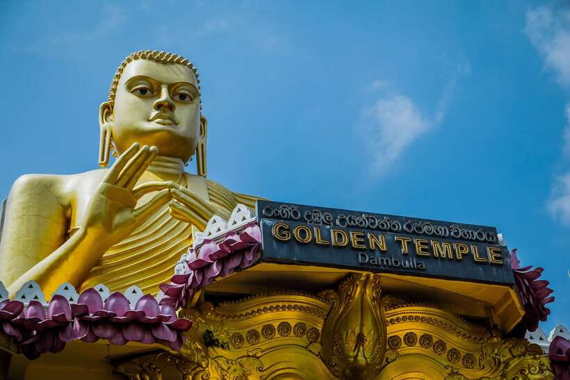 Colombo/Negombo: Sigiriya, Dambulla, and Minneriya Safari - Fruit breaks and small moments that make Dambulla feel local