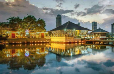 Colombo: One Day Private City Tour With Gangaramaya Temple - Independence Memorial Hall And Bandaranaike Memorial: Old-school Monumental Colombo