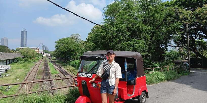 Colombo Personal Guided City Tour by Tuk Tuk - All Inclusive - Key Things You’ll Notice on This Colombo Tuk Tuk Tour