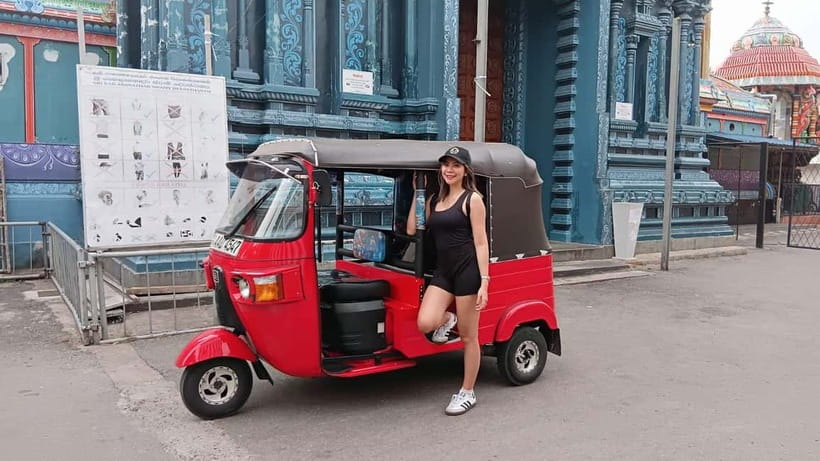 Colombo Personal Guided City Tour by Tuk Tuk - All Inclusive - Gangaramaya Temple: Where Colombo Shows Its Spiritual Side