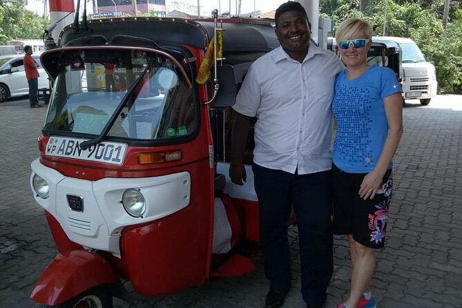 Colombo private city tour by tuk tuk morning and evening - Stop 4: Jami Ul-Alfar Mosque (the Red Mosque)