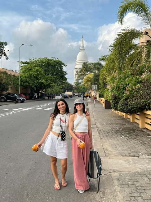 Colombo: Private City Tour with Local Food Tour by Tuk-Tuk - Galle Face Green to Wade: The Tour’s First Real Flavor
