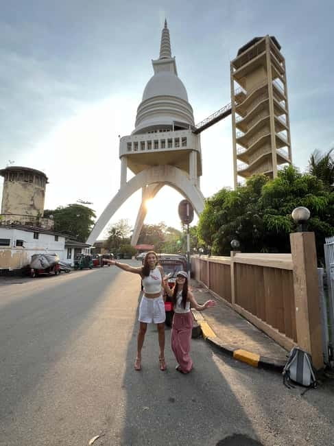Colombo: Private City Tour with Local Food Tour by Tuk-Tuk - Temples and Mosque Stops: A Quick Cultural Tour Across Communities