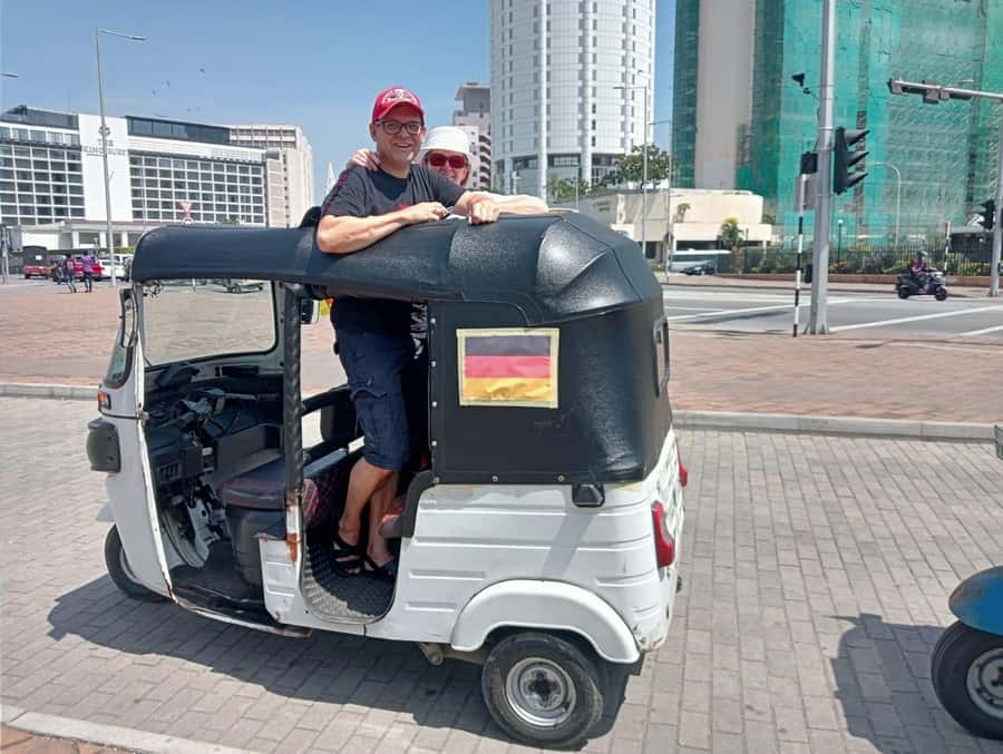 Colombo: Private Guided Tour of the City by Tuk-Tuk - Key Things You’ll Notice on This Colombo Tuk-Tuk Tour