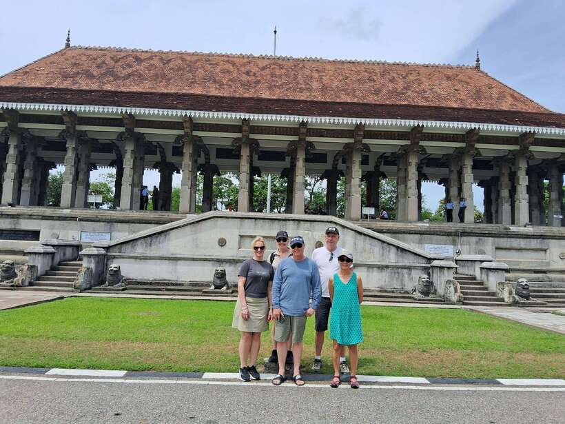 Colombo: Private Guided Tuk Tuk City Tour with Hotel Pickup - Pettah Market and Red Mosque: Where Colombo Feels Like Colombo