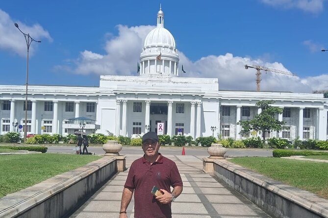 Colombo Private Tuk-Tuk City Tour with All Entry Fees Included - Guides, pacing, and the difference between good and great