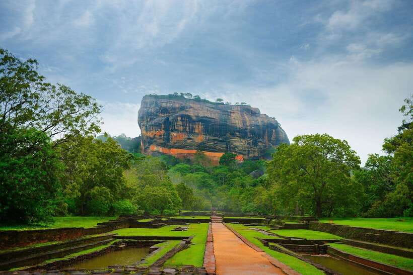 Colombo: Sri Lanka 4-Day Private Tour With 18 Amazing Places - Day 1: Colombo area momentum with Dambulla, Polonnaruwa, and Minneriya elephants