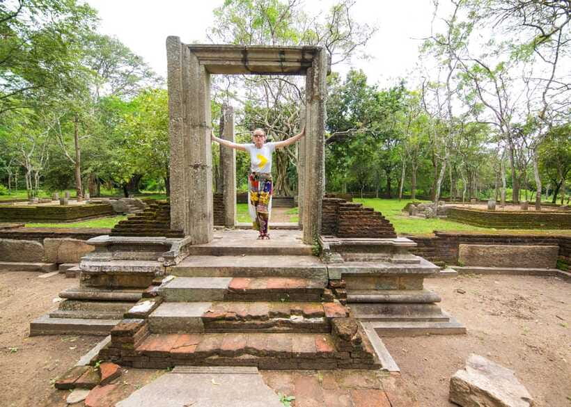 Colombo: Sri Lanka Cultural Triangle Hotspots 2-Day Tour - Day 2 on Sigiriya Rock Fortress and Pidurangala Cave Temple