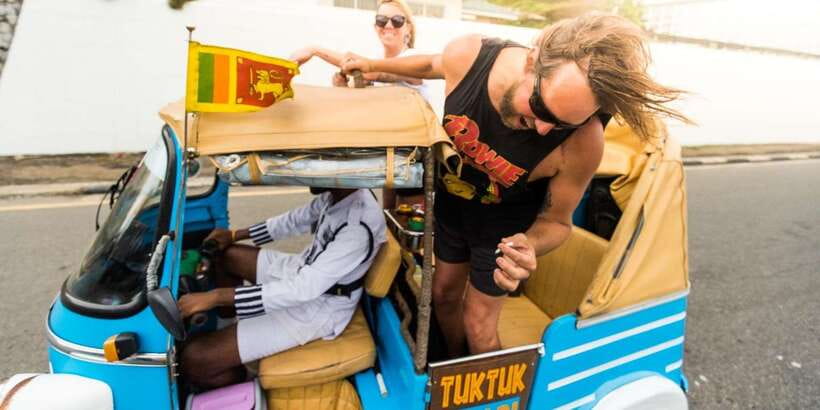 Colombo: Tuk Tuk City Highlights Tour with Lunch - Old Dutch Hospital: A Quick Photo Stop That Turns Into a Local Taste Moment