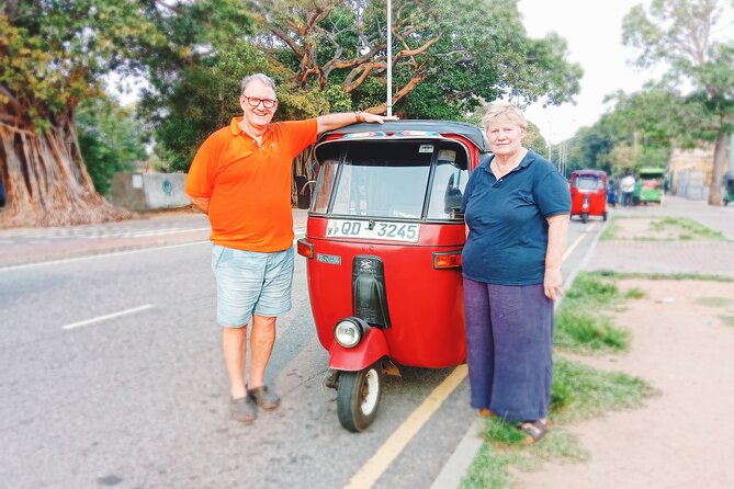 Colombo Tuk Tuk City Tour - Beira Lake and Seema Malakaya: calmer water, quieter mindset