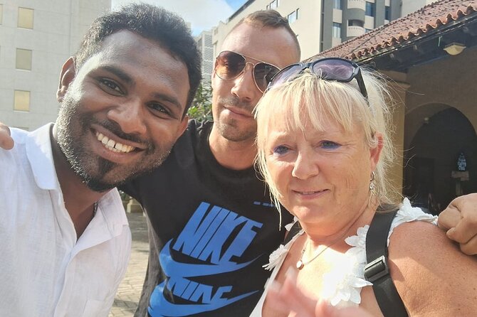 Colombo tuk tuk city tour -Entry Fees, and food Included - From Gangaramaya to the Independence Flame: the cultural core of the route